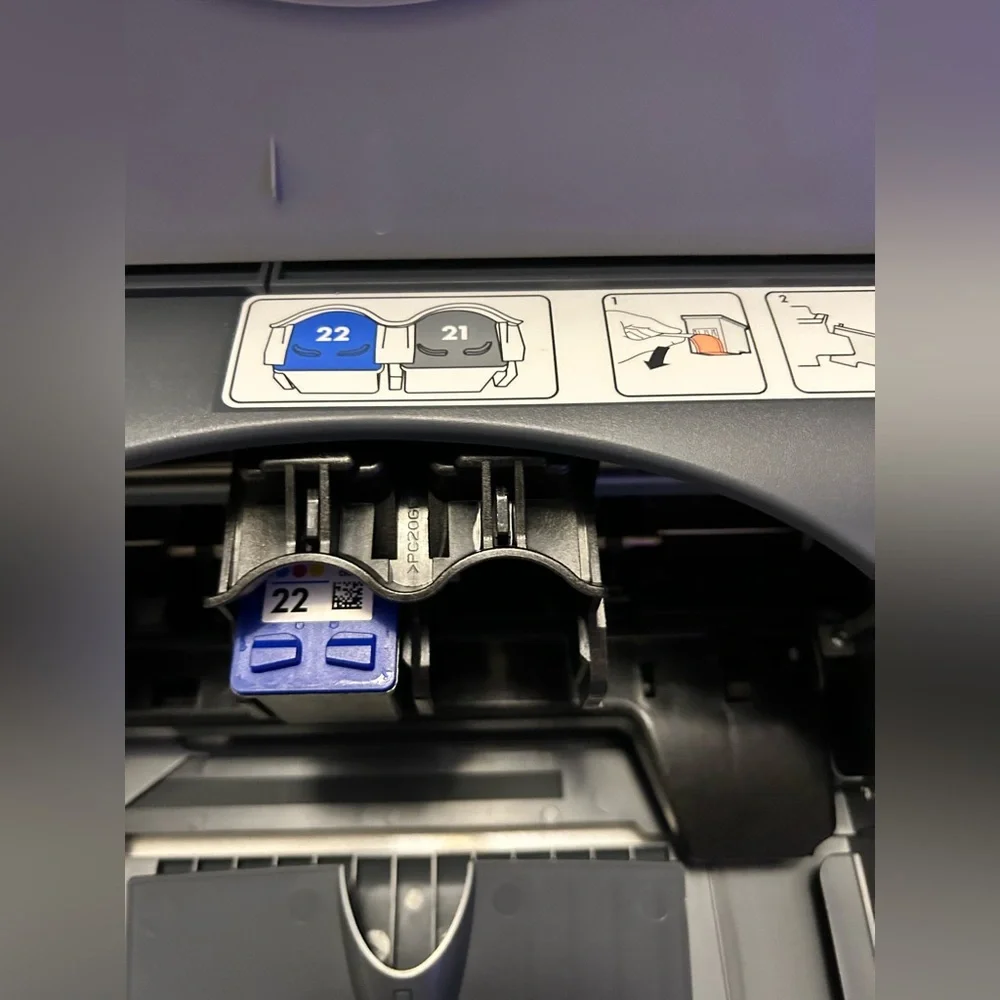 HP DESKJET D1530 - Barely Used still in the Box